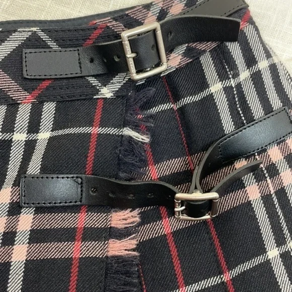 AUTHENTIC Burberry Vintage Iconic Check Fringe Wrap Mini Skirt in Black& Red - Picture 6 of 9